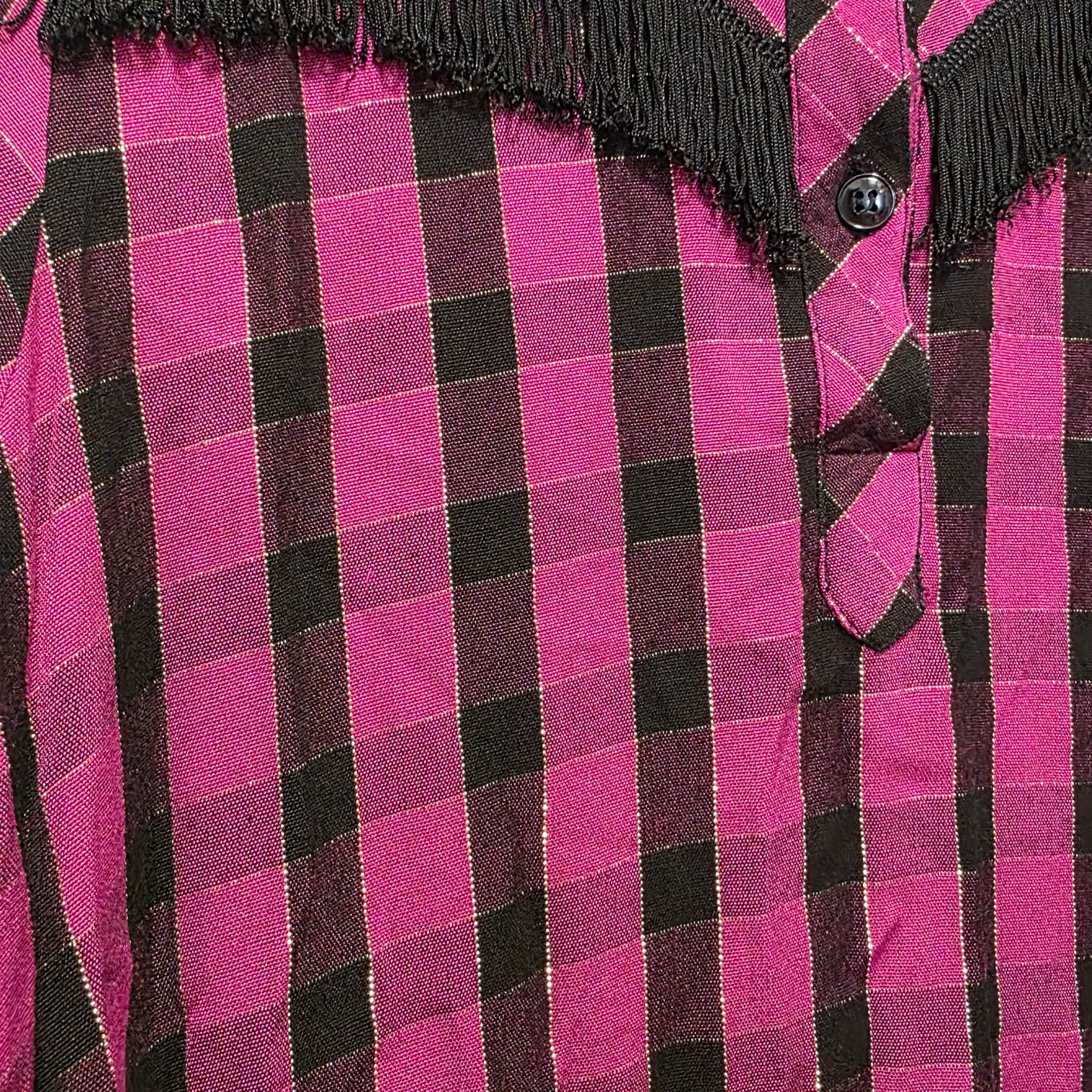 Pinkki-musta ruutumekko hapsuilla 38