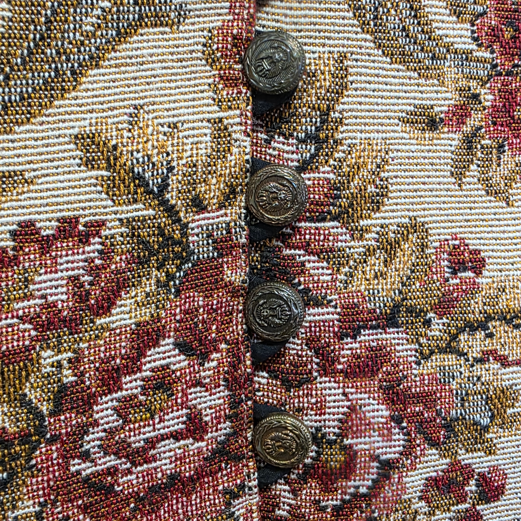 Kukkakirjailtu liivi